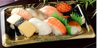 新発売のコンビニおにぎり:ファミマ「炙り焼 明太チーズドリアおむすび」ほか