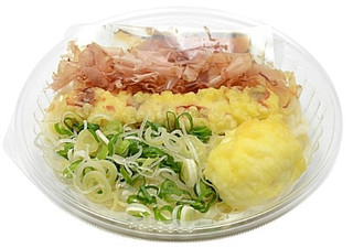 セブン「半熟玉子天とちくわ天冷しぶっかけうどん」ほか:新発売のコンビニ麺
