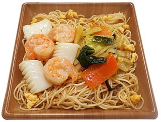 新発売のコンビニ麺:セブン「海老とイカの焼ビーフン」ほか