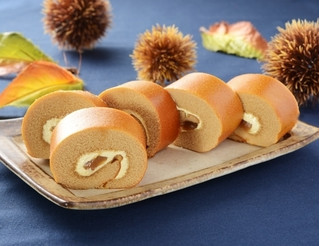 新発売のコンビニスイーツ:ローソン「和栗のひとくちロール」ほか