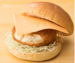 新発売のコンビニパン:セブン「ハムエッグのパン」ほか