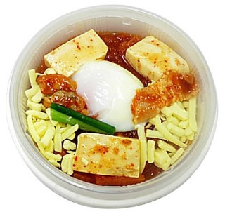 セブン「チーズをのせたスンドゥブチゲごはん」ほか:新発売のコンビニ弁当