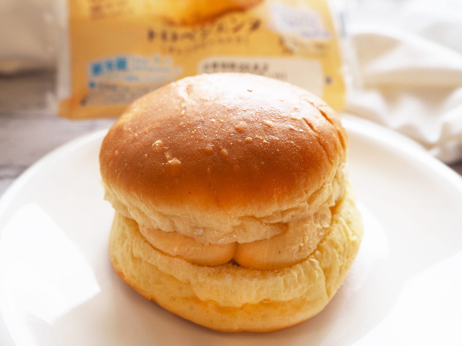 【ファミマスイーツ食レポ】好評につきオレンジピール入りの新作登場!『トロペジェンヌ オレンジピール入り』をレポート♪