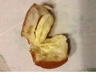 「ヤマザキ 薄皮 レアチーズ風味クリームパン 袋5個」のクチコミ画像 by いもぞんさん