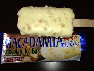 「明治 マカダミアホワイトチョコレートアイスバー 袋95ml」のクチコミ画像 by ラクスCさん