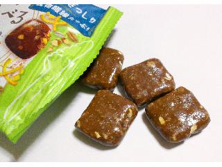「森永製菓 おいしくモグモグたべるチョコ オレンジピール＆3種の素材 袋36g」のクチコミ画像 by つなさん