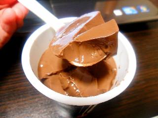 「HOKUNYU 五島軒 ベルギーチョコレートプリン カップ116g」のクチコミ画像 by ニャンさん