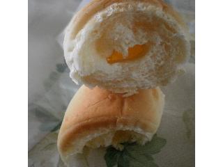 「ローソン Uchi Cafe’ SWEETS バターと塩のロールパン 袋1個」のクチコミ画像 by monte777さん