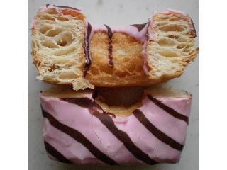 「サークルKサンクス おいしいパン生活 キュービックドーナツ イチゴチョコ＆ミルクチョコ 袋1個」のクチコミ画像 by monte777さん