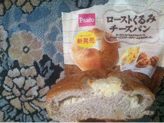 「Pasco ローストくるみチーズパン 袋1個」のクチコミ画像 by ちぇるるさん