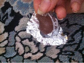 「ハーシー KISSES クリーミーミルクチョコレートwithアーモンド 袋375g」のクチコミ画像 by ちぇるるさん
