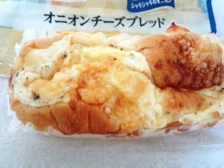 「ヤマザキ おいしい菓子パン オニオンチーズブレッド 袋1個」のクチコミ画像 by レビュアーさん