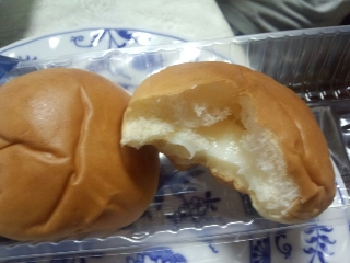 「ヤマザキ 薄皮ミルククリームパン 北海道 袋4個」のクチコミ画像 by 秀ちゃんさん