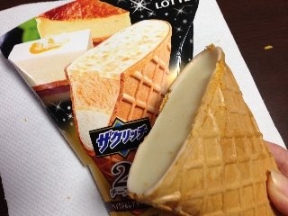 「ロッテ ザクリッチ 2つのチーズケーキ味 袋105ml」のクチコミ画像 by ラクスCさん