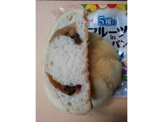 「神戸屋 5種のフルーツINメロンパン 袋1個」のクチコミ画像 by かんにゃまんさん