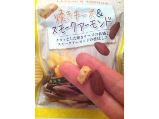 「ときわ商会 焼きチーズ＆スモークアーモンド 袋35g」のクチコミ画像 by ちぇるるさん