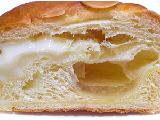「神戸屋 EUROPEAN EXCEED白桃と練乳クリームのパン」のクチコミ画像 by グーグーガンモさん
