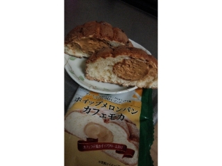 「Pasco ホイップメロンパン カフェモカ 袋1個」のクチコミ画像 by ぷりんタルトさん