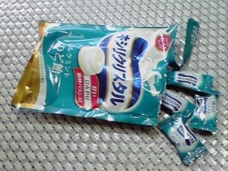 「モンデリーズ キシリクリスタル ミルクミントのど飴 袋63g」のクチコミ画像 by ねこ丸さん