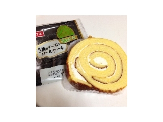 「ヤマザキ 5種のチーズのロールケーキ 袋1個」のクチコミ画像 by ぺ こさん