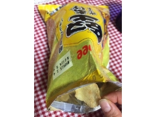 「カルビー 堅あげポテト 北海道バターしょうゆ味 袋65g」のクチコミ画像 by レビュアーさん