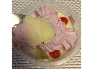 「セブン-イレブン 2つの味わいレアチーズ カップ1個」のクチコミ画像 by Yulikaさん