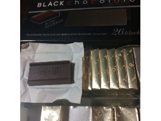 「明治 ブラックチョコレートBOX 箱26枚」のクチコミ画像 by めーぐーさん