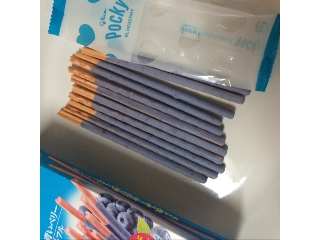 「江崎グリコ 幸せの青いベリーポッキー ハートフル 箱11本×2」のクチコミ画像 by めーぐーさん