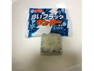 「有楽製菓 白いブラックサンダー ミニサイズ 北海道限定 袋137g」のクチコミ画像 by めーぐーさん
