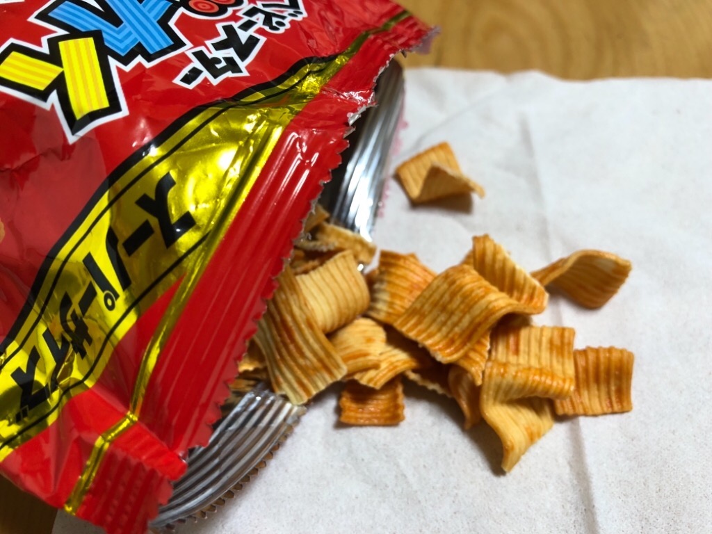 「おやつカンパニー ベビースタードデカイラーメン エースコックスーパーカップ豚キムチ味」の商品情報