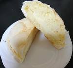 「ローソン 白いメロンパン 北海道産生クリーム使用」のクチコミ画像 by ぶぶんこさん