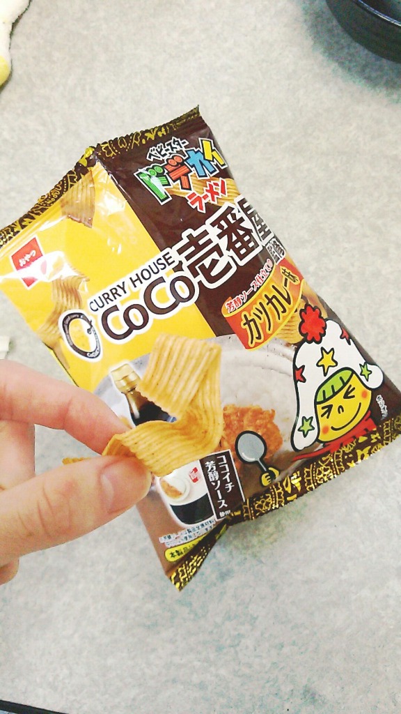 「ベビースター ドデカイラーメン CoCo壱番屋 カツカレー味」の商品情報
