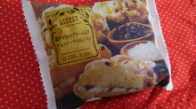 「ローソン 塩キャラメルクリーム入り チョコチップメロンパン」のクチコミ画像 by デイジさん