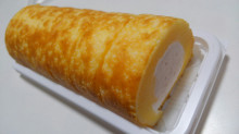 「ローソン 焼きチーズもち食感ロール 2種のチーズクリーム」のクチコミ画像 by デイジさん