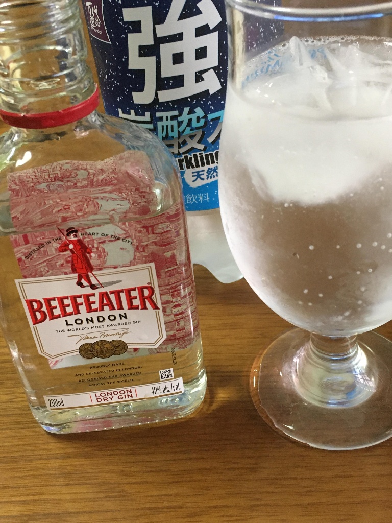 【高評価】ビーフィーター ジン 40度 ポケットサイズ 瓶200ml(製造終了)のクチコミ・評価・値段・価格情報【もぐナビ】