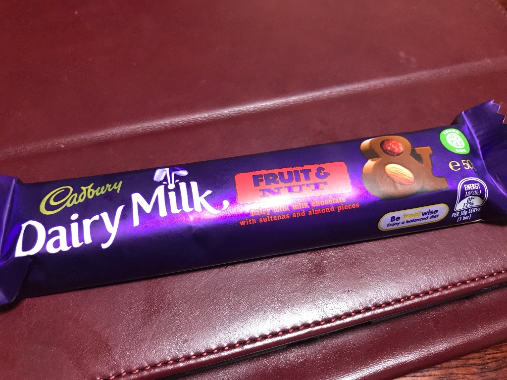 【高評価】デイリーミルク フルーツ＆ナッツの感想・クチコミ・商品情報【もぐナビ】