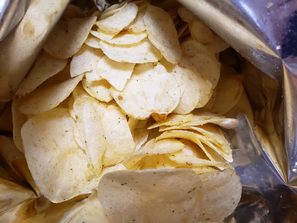 「カルビー ポテトチップス しあわせバタ~」の商品情報