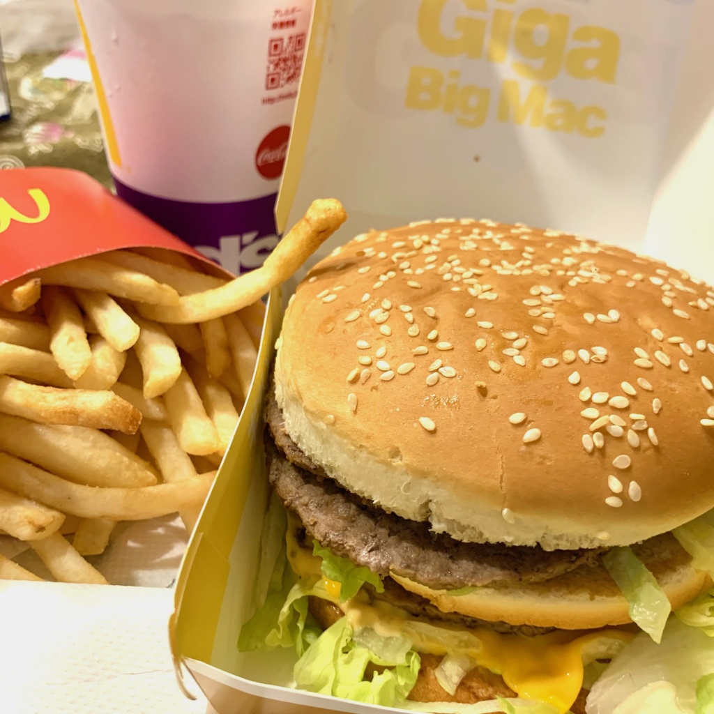 【中評価】マクドナルド ギガビッグマック(製造終了)のクチコミ・評価・カロリー・値段・価格情報【もぐナビ】