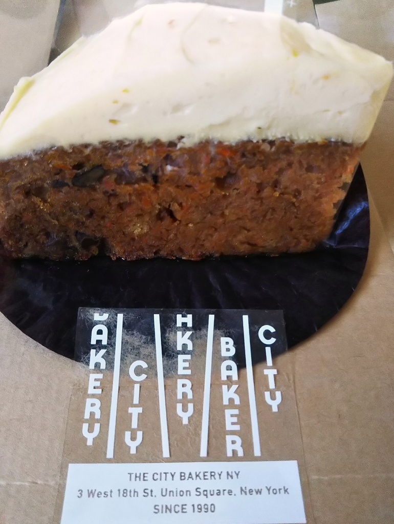 【中評価】ザ シティベーカリー キャロットケーキの感想・クチコミ・商品情報【もぐナビ】