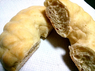 「サークルKサンクス おいしいパン生活 ベーグルメロンパン 袋1個」のクチコミ画像 by ピノ吉さん