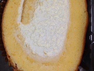 「セブン-イレブン 北海道産濃厚クリーム 至福のロールケーキ 袋1個」のクチコミ画像 by tamakiさん
