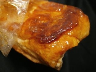 「ファミリーマート こだわりパン工房 りんごのクイニーアマン 袋1個」のクチコミ画像 by にょろリさん