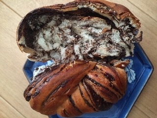 「ヤマザキ おいしい菓子パン しっとり濃厚ショコラパン 袋1個」のクチコミ画像 by かんにゃまんさん
