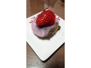 「末広庵 苺桜餅」のクチコミ画像 by ぷりんタルトさん