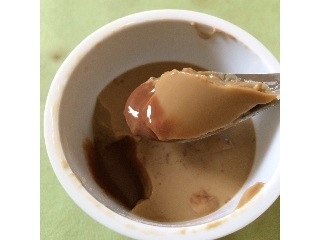 「チロル コーヒーヌガープリン チョコレートソース入り カップ90ml」のクチコミ画像 by オグナノタケルさん