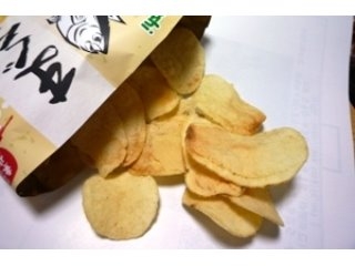 「山芳製菓 ポテトチップス まぐろ醤油味 袋50g」のクチコミ画像 by chihorinさん
