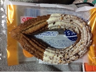 「ヤマザキ ドーナツステーション キャラメルチュロッキー ホワイトチョコ 袋1個」のクチコミ画像 by マー君さん