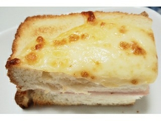 「ローソン MACHI cafe’ とろーりチーズのクロックムッシュ 袋1個」のクチコミ画像 by pujioさん