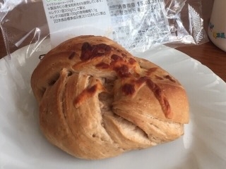 「サークルKサンクス 全粒粉入りチーズのパン 袋1個」のクチコミ画像 by Fusafusaさん