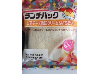 「ヤマザキ ランチパック レアチーズ風味クリーム＆いちごジャム 袋2個」のクチコミ画像 by 食いしん坊まいまいさん